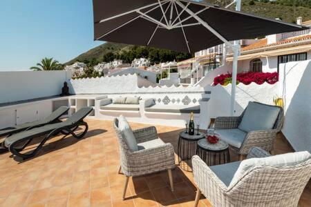 Hermosa Casa Con Terraza E Increibles Vistas Al Mar Y La Montana Nerja Zewnętrze zdjęcie