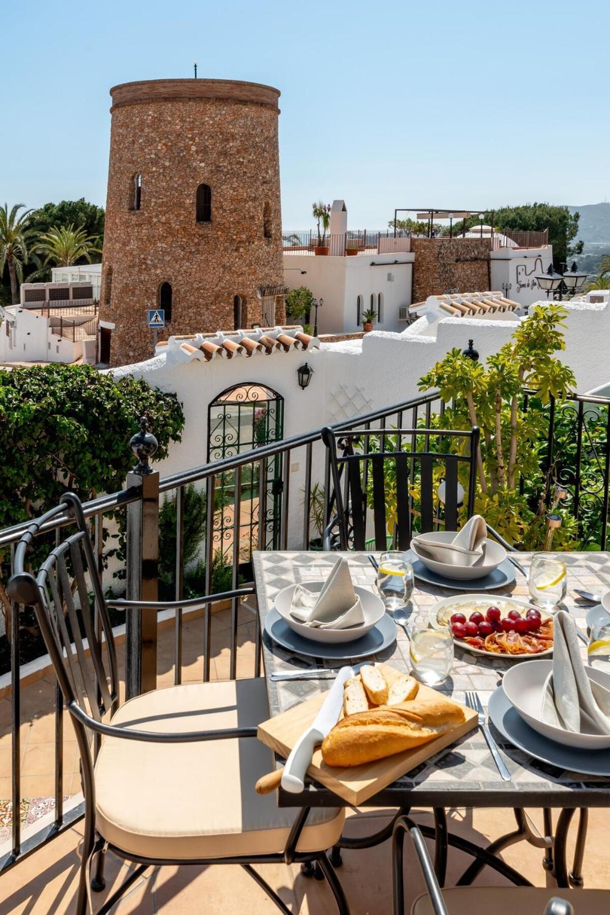 Hermosa Casa Con Terraza E Increibles Vistas Al Mar Y La Montana Nerja Zewnętrze zdjęcie